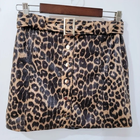 Know One Cares Leopard Print Mini Skirt Size Small - Picture 9 of 17